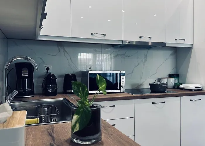 Hodos Luxury Apt Near Ath-Airport