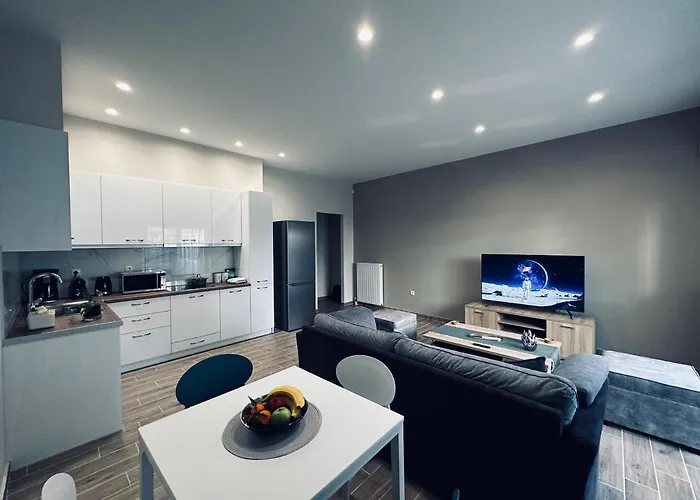 Hodos Luxury Apt Near Ath-Airport